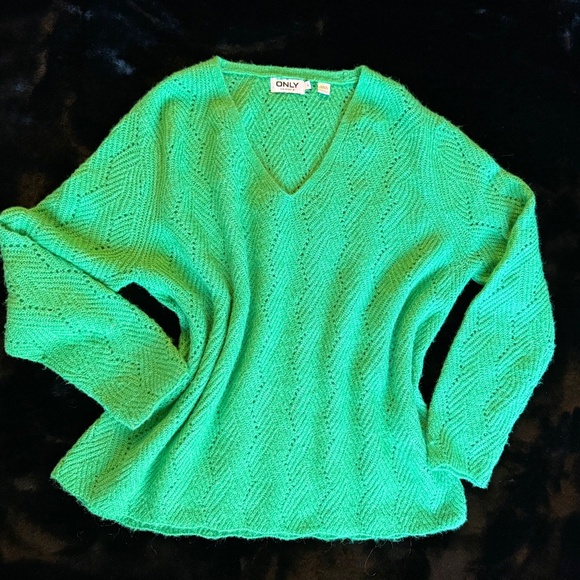 Super soft, fuzzy green knit sweater NWOT - Picture 1 of 7